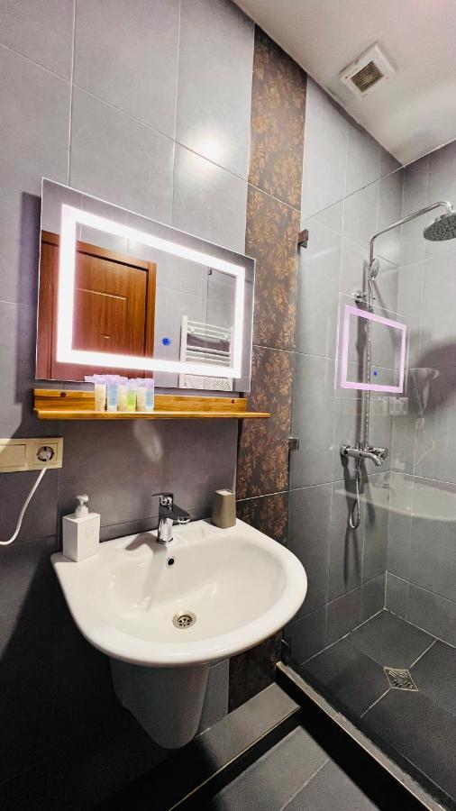 Point Hotel Tiflis Exterior foto